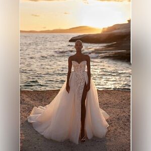 Eva Lendel Reya wedding gown